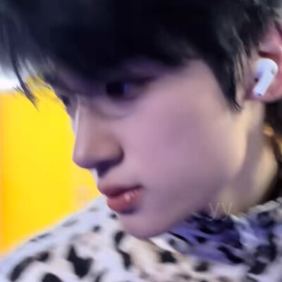 小伙子你咋这么帅