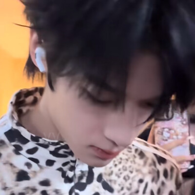 小伙子你咋这么帅