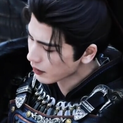 长得跟小白脸似的