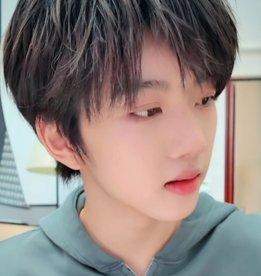 ai完这个头发略显草根