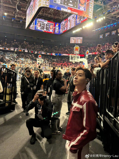 刘宪华Henry-Lau：
今天是灌篮高手。