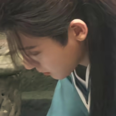 雨中灯市欲眠原已萧萧数年，似有故人轻叩再将棠梨煎雪