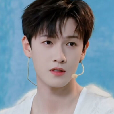 拍过我的人走前还留了吻