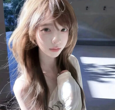 阳光明媚的女头（图源网络，侵删）