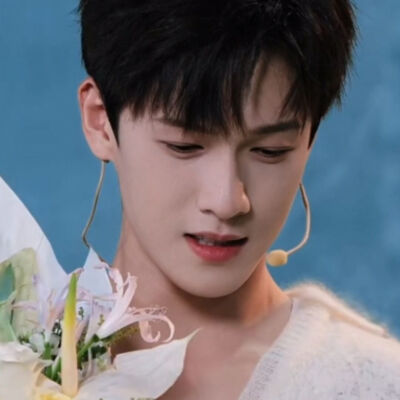 拍过我的人走前还留了吻