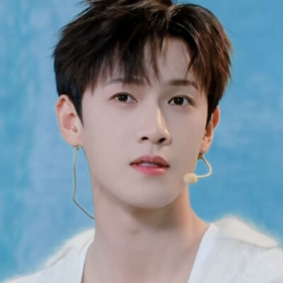 拍过我的人走前还留了吻