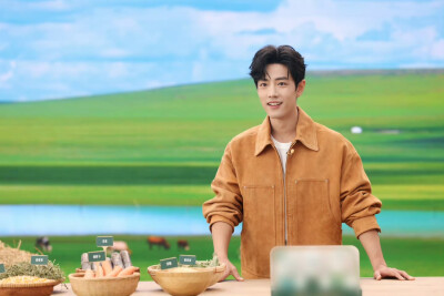 #日常见肖战# 感知与自然共鸣的时刻，与@肖战 一同将生活勾勒成诗。稍晚见[收到] ​​​