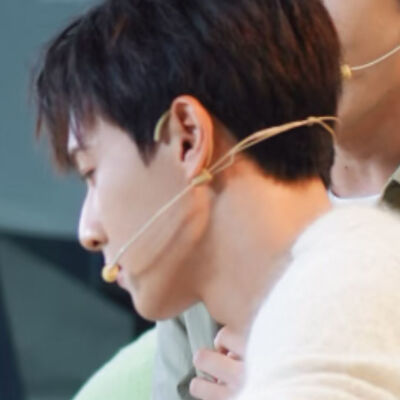 拍过我的人走前还留了吻