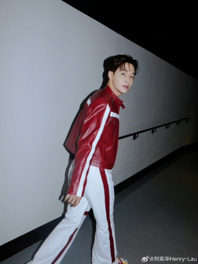 刘宪华Henry-Lau：
今天是灌篮高手。