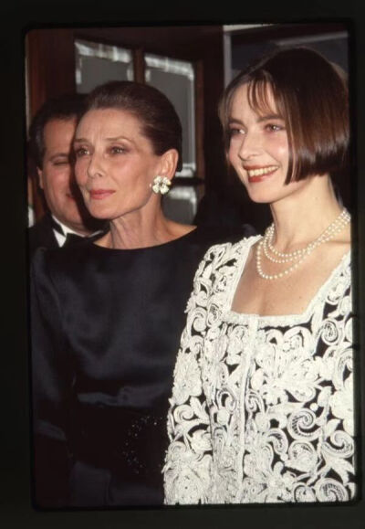 1991年和英格丽·褒曼的女儿伊莎贝拉·罗西里尼一起