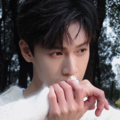 拍过我的人走前还留了吻