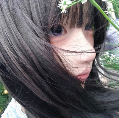 女头
我永远无法舍弃一个真正在爱和物质上供养我的人 你可以说我虚荣 但我不想在爱里太辛苦