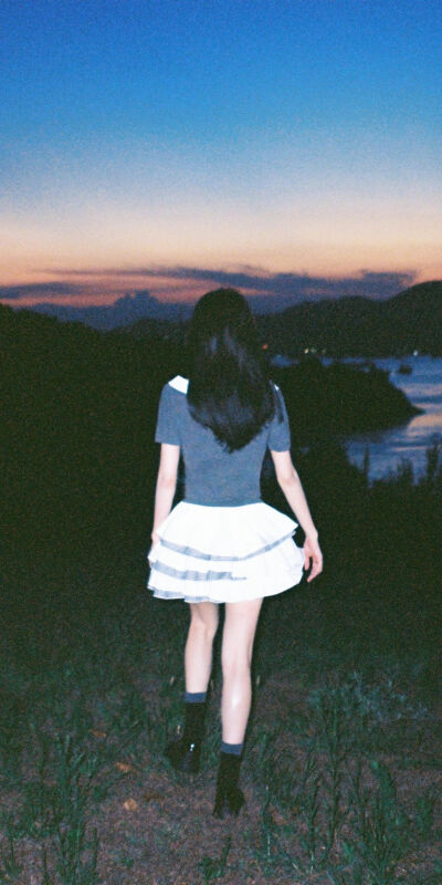 我自甘堕落 救我就是害我。