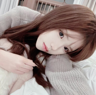 女头
我永远无法舍弃一个真正在爱和物质上供养我的人 你可以说我虚荣 但我不想在爱里太辛苦