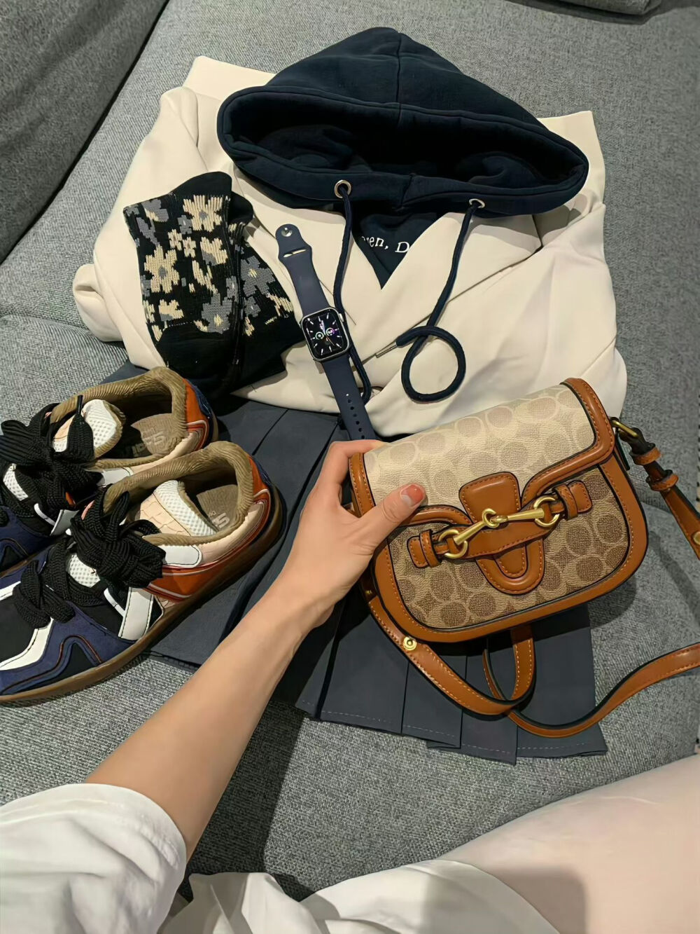 我自甘堕落 救我就是害我。