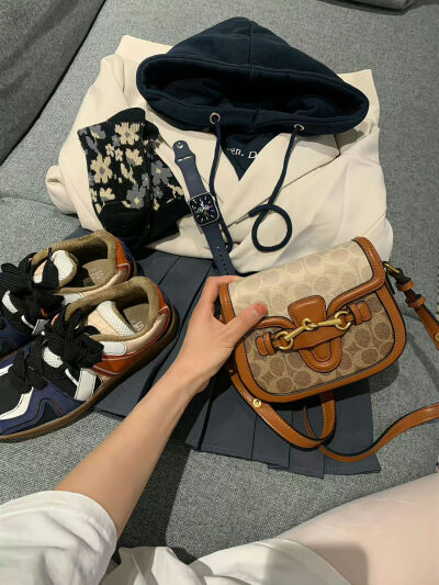 我自甘堕落 救我就是害我。