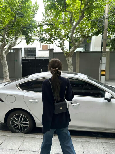 我自甘堕落 救我就是害我。