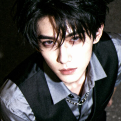 还是万年不变的小胡同 还是万箭穿心的痛