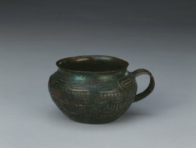 西周晚期 垂鳞纹卮北京故宫博物院藏