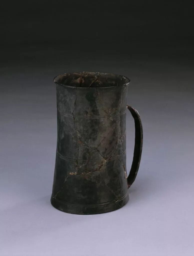 新石器时代 黑陶单把杯
北京故宫博物院藏
