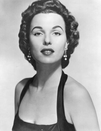 Bess Myerson 是1945年的美国小姐(Miss America)冠军