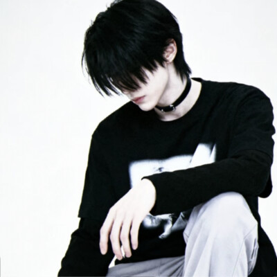 回忆是场盛大的告别，当初以为的下次见原来早就成了最后一面。最终发现成长就是不断的失去。在这烟火人间，遗憾才是常态。