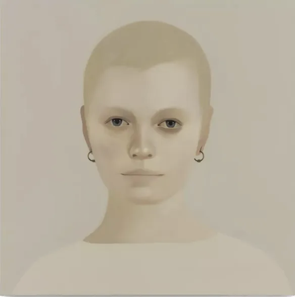 莎拉·鲍尔（Sarah Ball）英国当代艺术家，她的作品专注于肖像题材，通过对匿名者或历史档案中人物的细腻刻画，探讨身份、差异与公众窥视欲的复杂关系，为具象绘画的当代样态注入了冷静而独特的思考。