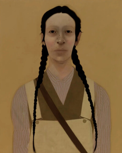 莎拉·鲍尔（Sarah Ball）英国当代艺术家，她的作品专注于肖像题材，通过对匿名者或历史档案中人物的细腻刻画，探讨身份、差异与公众窥视欲的复杂关系，为具象绘画的当代样态注入了冷静而独特的思考。