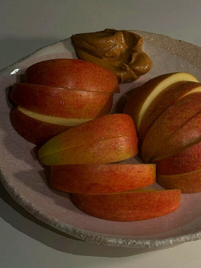 日常
我想要的爱 不止一句对白
我想要的你 不止一种色彩