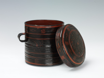 西汉 “君幸酒”“七升”朱绘云涡纹木胎漆卮湖南博物院藏