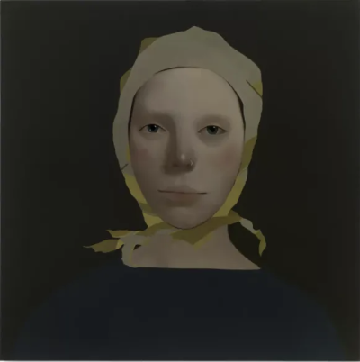 莎拉·鲍尔（Sarah Ball）英国当代艺术家，她的作品专注于肖像题材，通过对匿名者或历史档案中人物的细腻刻画，探讨身份、差异与公众窥视欲的复杂关系，为具象绘画的当代样态注入了冷静而独特的思考。