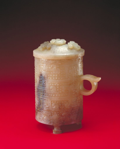 西汉 白玉夔凤纹卮北京故宫博物院藏