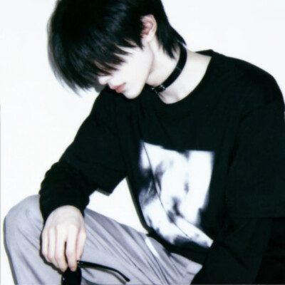 回忆是场盛大的告别，当初以为的下次见原来早就成了最后一面。最终发现成长就是不断的失去。在这烟火人间，遗憾才是常态。