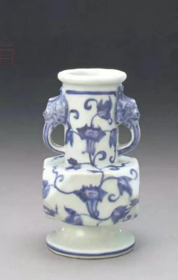 明宣德 青花牵牛花纹四方委角瓶故宫博物院 藏