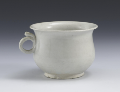 唐代 邢窑白釉把杯上海博物馆藏