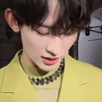 长得太帅好无奈