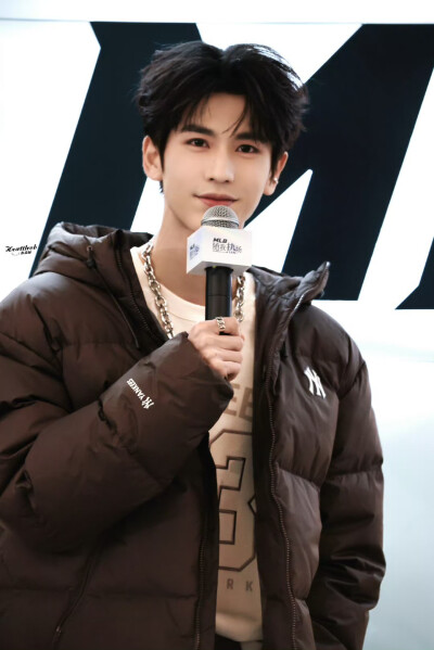 cr.Heartthrob-张凌赫