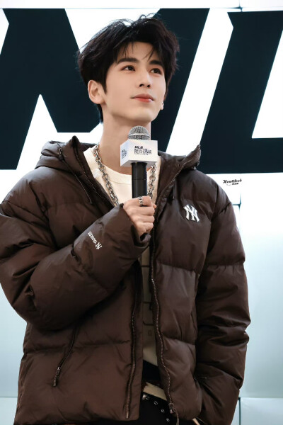 cr.Heartthrob-张凌赫