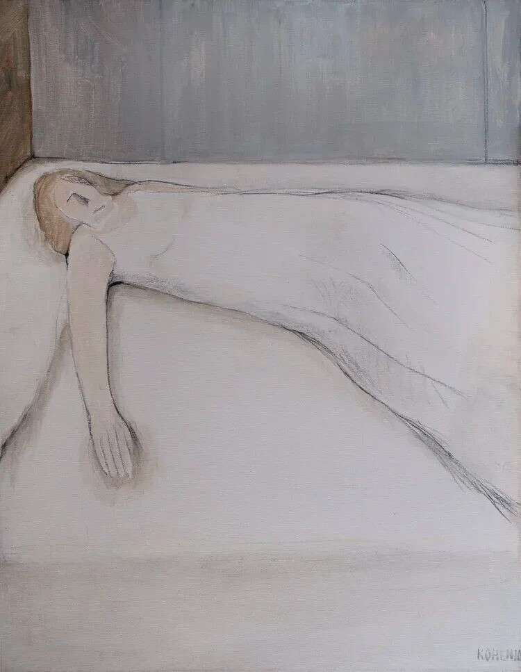 琳达·科恩（Linda Kohen）的创作像一场“私密对话”。这位艺术家尝试将家居空间转化为思绪的场域，在窗棂、桌椅、窗帘这些日常之物中捕捉存在的微光。她的创作不是客体再现，而是与空间能量的互换。科恩的艺术理念超越了表象写实，她笔下的室内景观是“心理拓扑学”的映射。那些颤动的轮廓线、半透明的色彩层叠，揭示出记忆如何不断重塑我们对空间的感知。她的创作方式极具启发性：面对同一扇窗反复描绘，在重复中探寻差异，如同蒙德里安将自然简化为韵律的方式。画布上保留着反复修改的痕迹，模糊边界暗示着过程的不确定性。颜料薄涂与厚堆交替运用，创造出时光流逝的视觉意味。这种“未完成感”恰似对时间流动性的诚实告白。在当代艺术追逐观念的喧嚣中，科恩守护着绘画最本真的力量：让日常空间成为通向精神世界的入口。