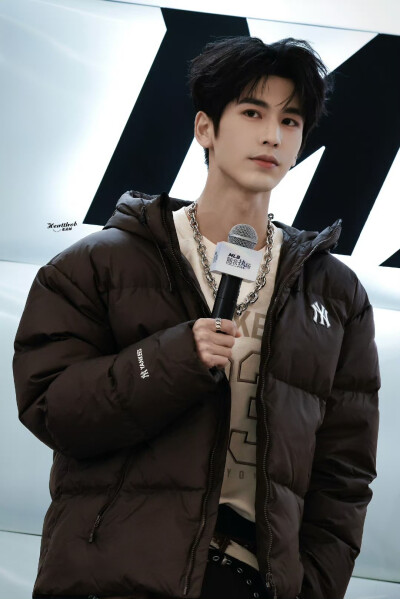 cr.Heartthrob-张凌赫