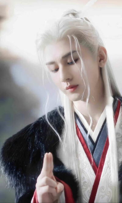 成毅赴山海李沉舟