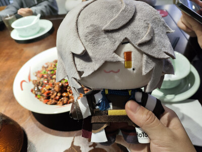 和哥哥一家聚餐。改良版的江西小炒看起来很辣，其实除了莲花血鸭之外都不太辣。我最爱的血鸭！打破我不吃鸭血的传统。后面结账时老板得知我们是老乡，说早知道就给你们按家乡的辣度来放了(=^▽^=)
10.25