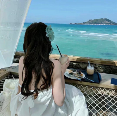 阳光明媚女头：让风成风，让树成为树