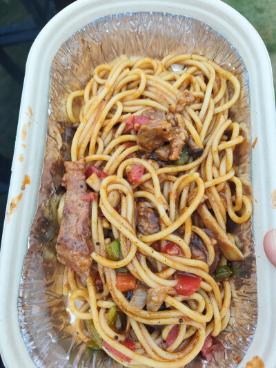 在can的两天都是在音乐节会场解决正餐的，因为发现岛上的店里一样昂贵，而且还单调。当时又累又疲惫，如今想来还是很难忘的一次经历。然而综合物价水平和交通便捷程度来看，那里确实不太适合我这种学生党去，日后工…