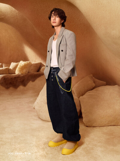 UGG官方微博：
自在，始于自我接纳的从容自洽。我们并不执着于打破界限，而是相信勇于尝试，不为自己设限，边界就会在前行中慢慢打开。
欢迎@UNIQ-王一博 以#UGG全球代言人王一博# 身份回归！和我们一起，带着真实的…