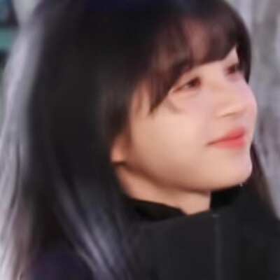 如果明天蹲到这个女孩的话那我就给你们截独家头像嘿嘿