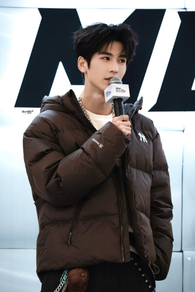 cr.Heartthrob-张凌赫