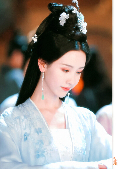 陈都灵叶冰裳
cr：再续一杯幻想