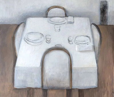 琳达·科恩（Linda Kohen）的创作像一场“私密对话”。这位艺术家尝试将家居空间转化为思绪的场域，在窗棂、桌椅、窗帘这些日常之物中捕捉存在的微光。她的创作不是客体再现，而是与空间能量的互换。科恩的艺术理念超…