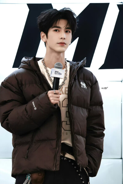 cr.Heartthrob-张凌赫